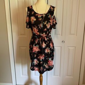 INCLUDES NECKLACE Cold Shoulder Floral Dress